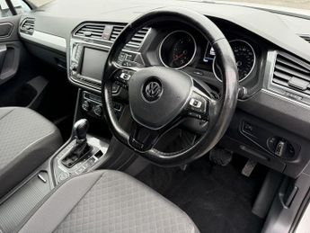 VOLKSWAGEN TIGUAN 2.0 TDI BlueMotion Tech SE Navigation SUV 5dr Diesel DSG 4Motion