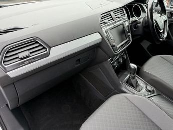 VOLKSWAGEN TIGUAN 2.0 TDI BlueMotion Tech SE Navigation SUV 5dr Diesel DSG 4Motion