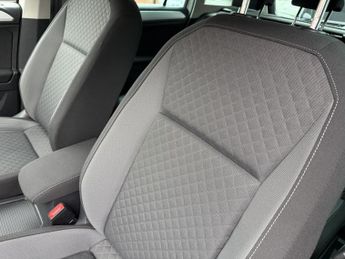 VOLKSWAGEN TIGUAN 2.0 TDI BlueMotion Tech SE Navigation SUV 5dr Diesel DSG 4Motion