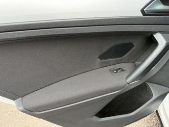 VOLKSWAGEN TIGUAN 2.0 TDI BlueMotion Tech SE Navigation SUV 5dr Diesel DSG 4Motion