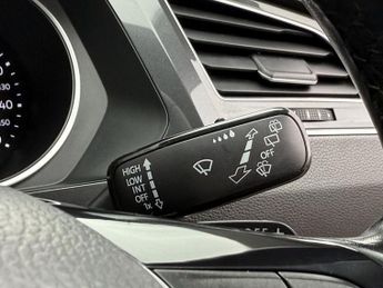 VOLKSWAGEN TIGUAN 2.0 TDI BlueMotion Tech SE Navigation SUV 5dr Diesel DSG 4Motion