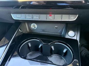 AUDI A4 AVANT 2.0 TFSI 40 Black Edition Estate 5dr Petrol S Tronic Euro 6 (s/s