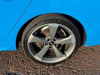 AUDI A4 AVANT 2.0 TFSI 40 Black Edition Estate 5dr Petrol S Tronic Euro 6 (s/s