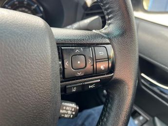 TOYOTA HI-LUX 2.8 D-4D Invincible X Pickup Double Cab 4dr Diesel Auto 4WD Euro