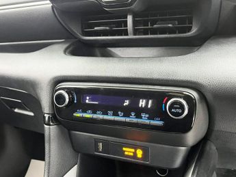 TOYOTA YARIS 1.5 VVT-h Design Hatchback 5dr Petrol Hybrid E-CVT Euro 6 (s/s) 