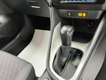 TOYOTA YARIS 1.5 VVT-h Design Hatchback 5dr Petrol Hybrid E-CVT Euro 6 (s/s) 