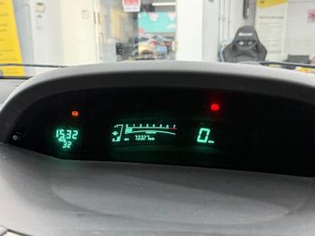TOYOTA YARIS 1.0 VVT-i T2 Hatchback 3dr Petrol Manual (127 g/km, 67 bhp)