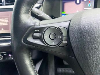 VAUXHALL CORSA ELECTRIC HATCHBACK 50kWh SE Nav Premium Hatchback 5dr Electric Auto (7.4Kw Charger)