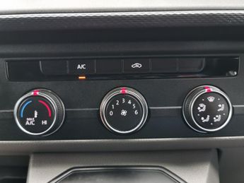 VOLKSWAGEN TRANSPORTER 2.0 TDI T30 Highline Panel Van 5dr Diesel DSG FWD SWB Euro 6 (s/