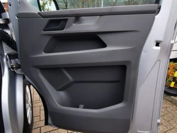 VOLKSWAGEN TRANSPORTER 2.0 TDI T30 Highline Panel Van 5dr Diesel DSG FWD SWB Euro 6 (s/