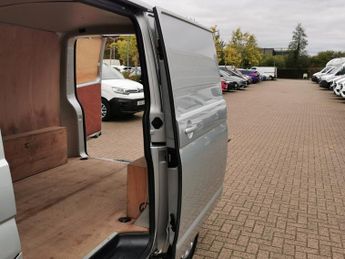 VOLKSWAGEN TRANSPORTER 2.0 TDI T30 Highline Panel Van 5dr Diesel DSG FWD SWB Euro 6 (s/