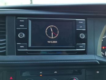 VOLKSWAGEN TRANSPORTER 2.0 TDI T30 Highline Panel Van 5dr Diesel DSG FWD SWB Euro 6 (s/