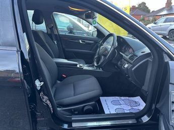 MERCEDES-BENZ C-CLASS 2.1 C200 CDI BlueEfficiency Executive SE Saloon 4dr Diesel Auto 