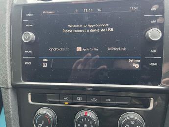 VOLKSWAGEN GOLF 1.5 TSI EVO SE Nav Estate 5dr Automatic