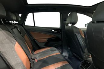 VOLKSWAGEN ID4 Pro Performance 77kWh Family SUV 5dr Electric Auto (204 ps) Disp