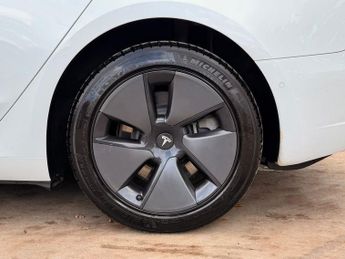 TESLA Model 3 Standard Range Plus Saloon 4dr Electric Auto RWD (241 bhp)