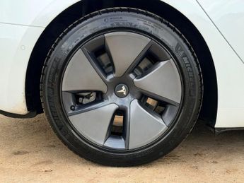 TESLA Model 3 Standard Range Plus Saloon 4dr Electric Auto RWD (241 bhp)