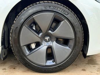 TESLA Model 3 Standard Range Plus Saloon 4dr Electric Auto RWD (241 bhp)