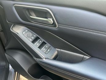 NISSAN QASHQAI 1.3 DIG-T MHEV Tekna SUV 5dr Petrol Hybrid XTRON Euro 6 (s/s) (1