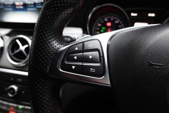 MERCEDES-BENZ GLA 2.1 GLA200d AMG Line SUV 5dr Diesel 7G-DCT Euro 6 (s/s) (136 ps)