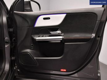 MERCEDES-BENZ EQA EQA 250 66.5kWh AMG Line SUV 5dr Electric Auto (190 ps)