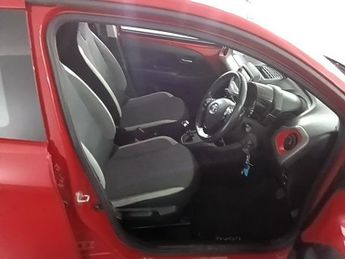 TOYOTA AYGO 1.0 VVT-i x-play Hatchback 5dr Petrol x-shift Euro 6 (Safety Sen