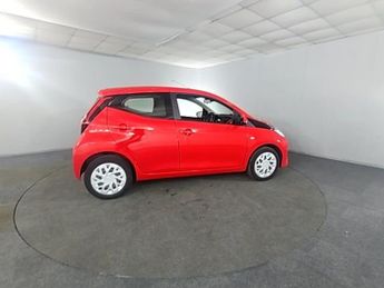 TOYOTA AYGO 1.0 VVT-i x-play Hatchback 5dr Petrol x-shift Euro 6 (Safety Sen
