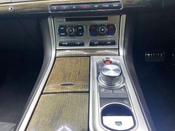 JAGUAR XF 2.2d R-Sport Saloon 4dr Diesel Auto Euro 5 (s/s) (200 ps)