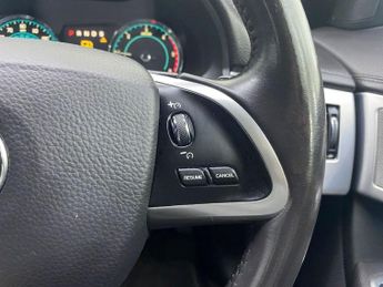 JAGUAR XF 2.2d R-Sport Saloon 4dr Diesel Auto Euro 5 (s/s) (200 ps)