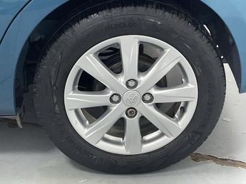 TOYOTA YARIS 1.33 Dual VVT-i TR Hatchback 5dr Petrol Manual Euro 5 (101 ps) -
