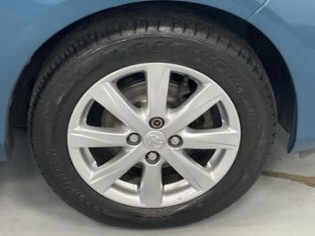 TOYOTA YARIS 1.33 Dual VVT-i TR Hatchback 5dr Petrol Manual Euro 5 (101 ps) -