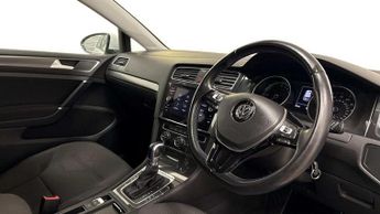 VOLKSWAGEN E-GOLF 35.8kWh e-Golf Hatchback 5dr Electric Auto (136 ps)