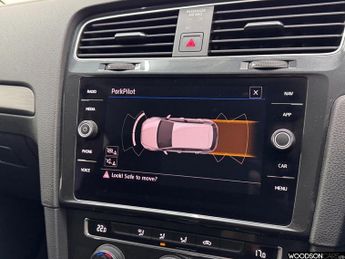 VOLKSWAGEN E-GOLF 35.8kWh e-Golf Hatchback 5dr Electric Auto (136 ps)