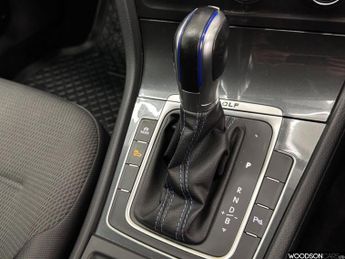 VOLKSWAGEN E-GOLF 35.8kWh e-Golf Hatchback 5dr Electric Auto (136 ps)