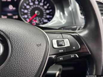 VOLKSWAGEN E-GOLF 35.8kWh e-Golf Hatchback 5dr Electric Auto (136 ps)