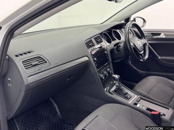VOLKSWAGEN E-GOLF 35.8kWh e-Golf Hatchback 5dr Electric Auto (136 ps)