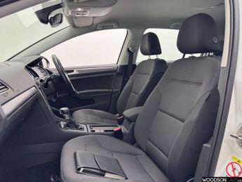 VOLKSWAGEN E-GOLF 35.8kWh e-Golf Hatchback 5dr Electric Auto (136 ps)