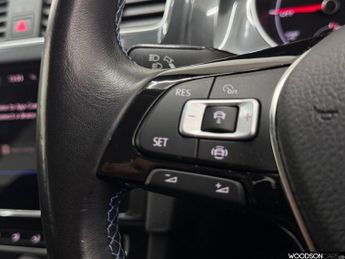 VOLKSWAGEN E-GOLF 35.8kWh e-Golf Hatchback 5dr Electric Auto (136 ps)