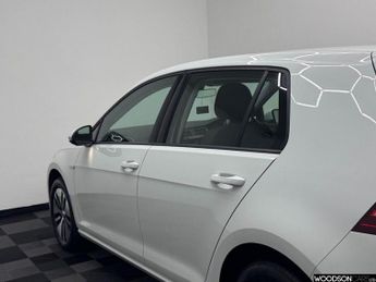 VOLKSWAGEN E-GOLF 35.8kWh e-Golf Hatchback 5dr Electric Auto (136 ps)