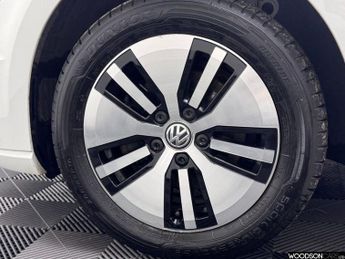 VOLKSWAGEN E-GOLF 35.8kWh e-Golf Hatchback 5dr Electric Auto (136 ps)