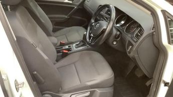 VOLKSWAGEN E-GOLF 35.8kWh e-Golf Hatchback 5dr Electric Auto (136 ps)