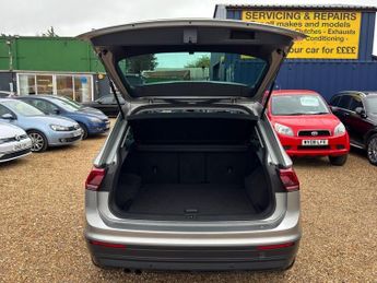 VOLKSWAGEN TIGUAN 2.0 TDI SE Navigation SUV 5dr Diesel DSG 4Motion Euro 6 (s/s) (1