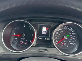 VOLKSWAGEN TIGUAN 2.0 TDI SE Navigation SUV 5dr Diesel DSG 4Motion Euro 6 (s/s) (1