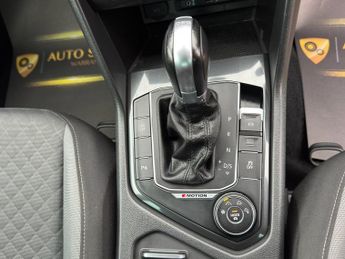 VOLKSWAGEN TIGUAN 2.0 TDI SE Navigation SUV 5dr Diesel DSG 4Motion Euro 6 (s/s) (1