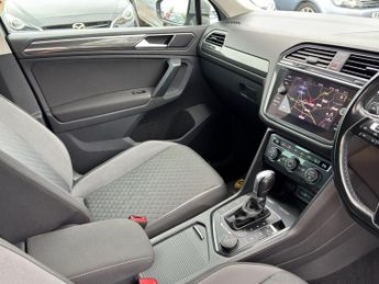 VOLKSWAGEN TIGUAN 2.0 TDI SE Navigation SUV 5dr Diesel DSG 4Motion Euro 6 (s/s) (1