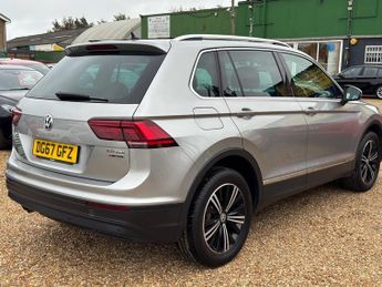 VOLKSWAGEN TIGUAN 2.0 TDI SE Navigation SUV 5dr Diesel DSG 4Motion Euro 6 (s/s) (1