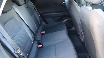 RENAULT CAPTUR 1.3 TCe Iconic SUV 5dr Petrol Manual Euro 6 (s/s) (130 ps)