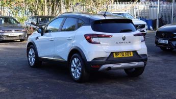 RENAULT CAPTUR 1.3 TCe Iconic SUV 5dr Petrol Manual Euro 6 (s/s) (130 ps)