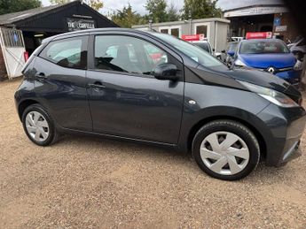 TOYOTA AYGO 1.0 VVT-i x-play Hatchback 5dr Petrol x-shift Euro 5 Euro 5 (68 