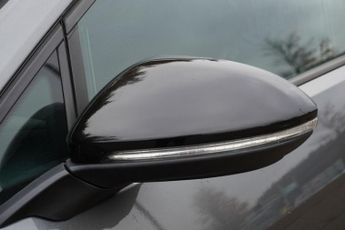 VOLKSWAGEN GOLF 2.0 TSI R Hatchback 5dr Petrol DSG 4Motion Euro 6 (s/s) (300 ps)